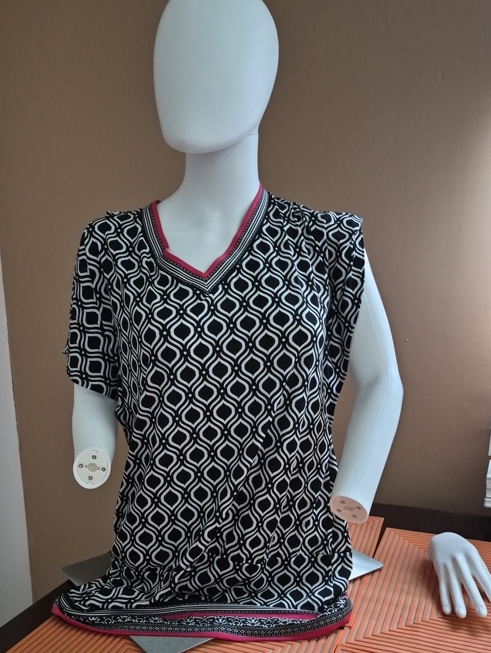 White House Black Market Black and White Geometric V-Neck Top with Pink Trim